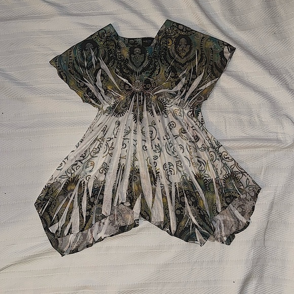 Print top with jeweled neckline - Picture 1 of 3